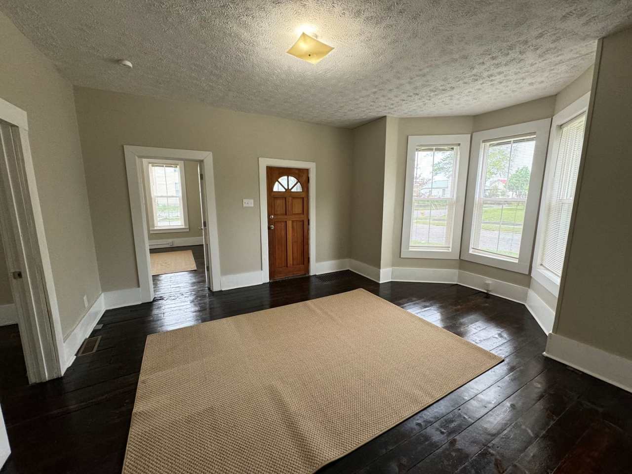 ** Move IN Special ** 2 bedroom 1 bath home in Elkhart Indiana