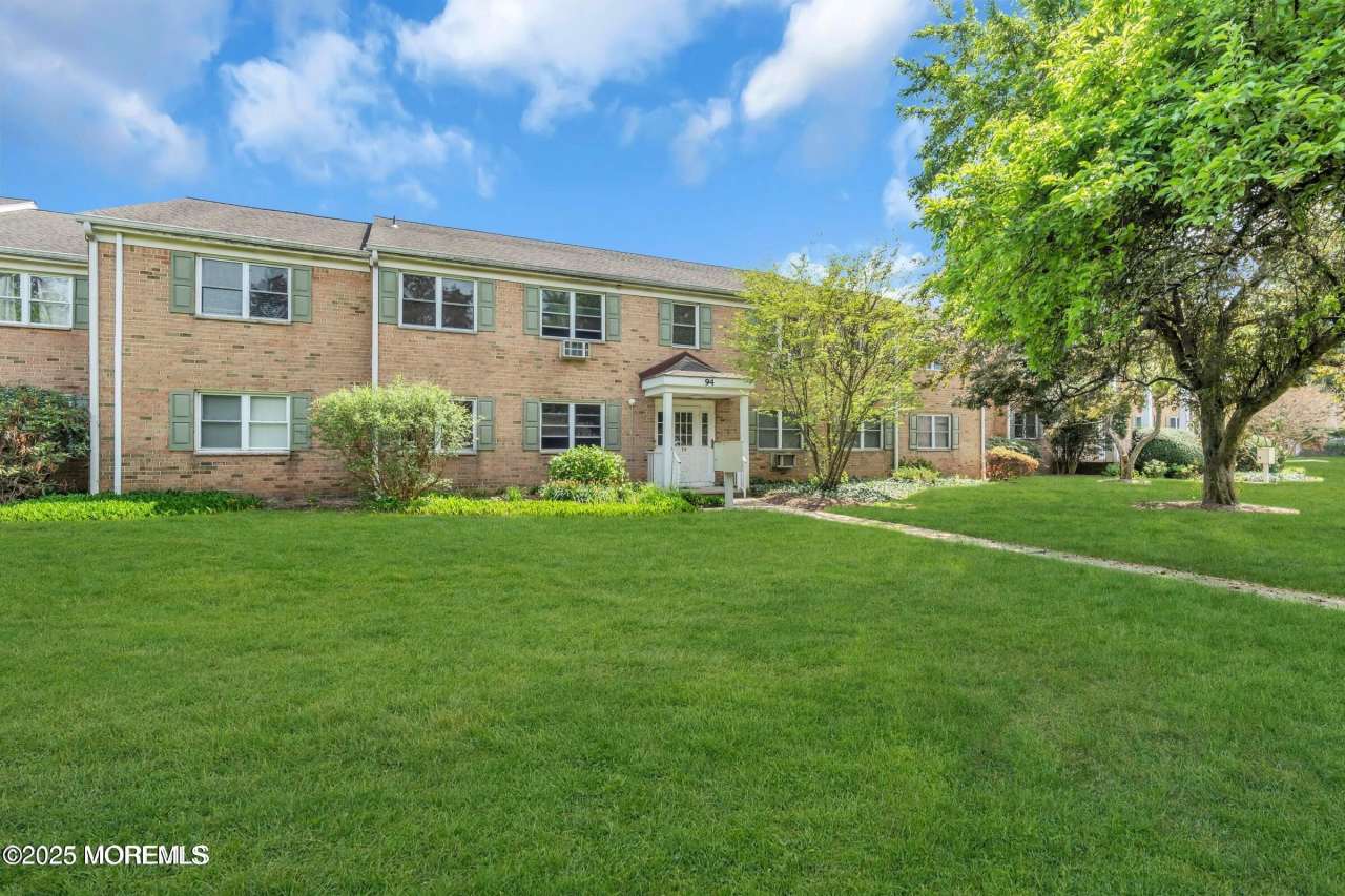 94 Stonehurst Boulevard