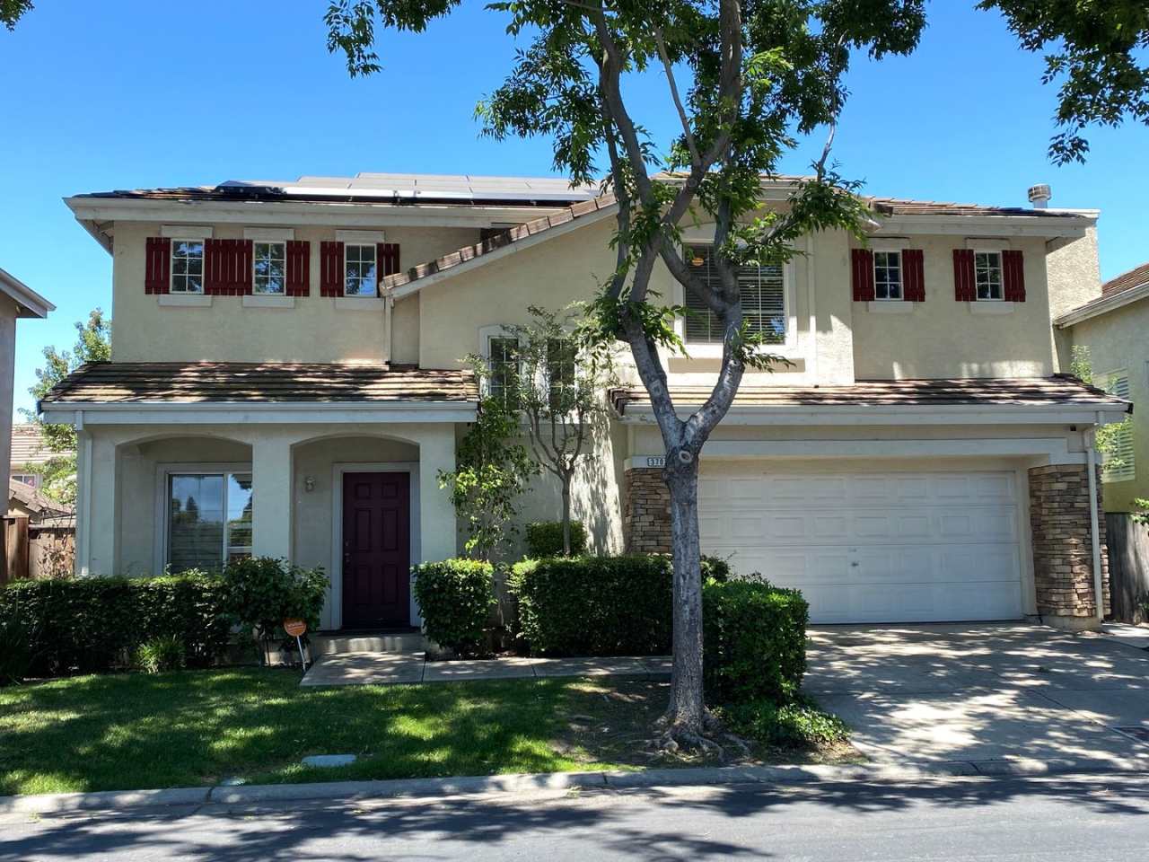 Two Story, Three Bedrooms, Two And A Half Bathrooms In Brookside