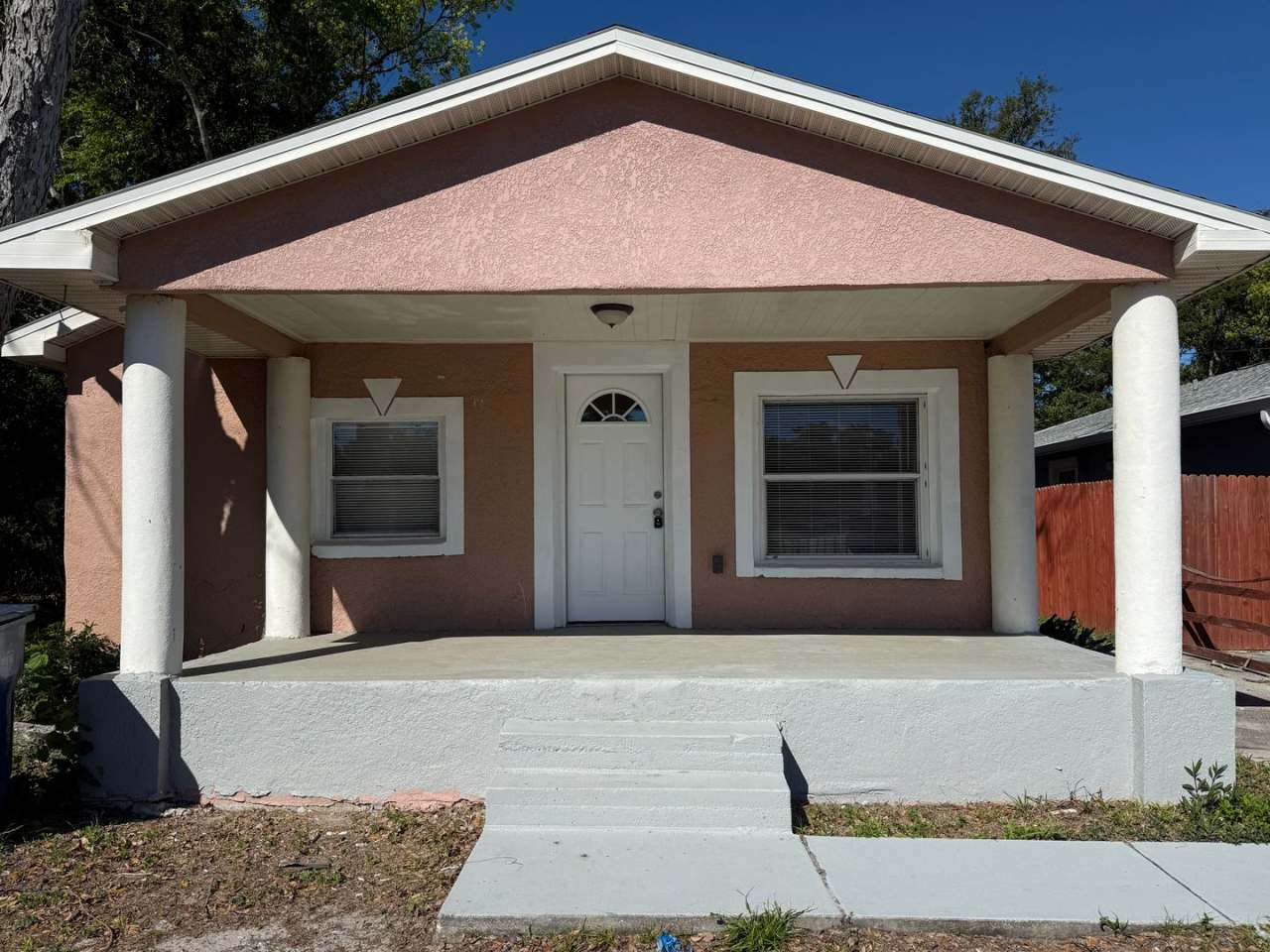 Updated 3/2 Tampa Available NOW !