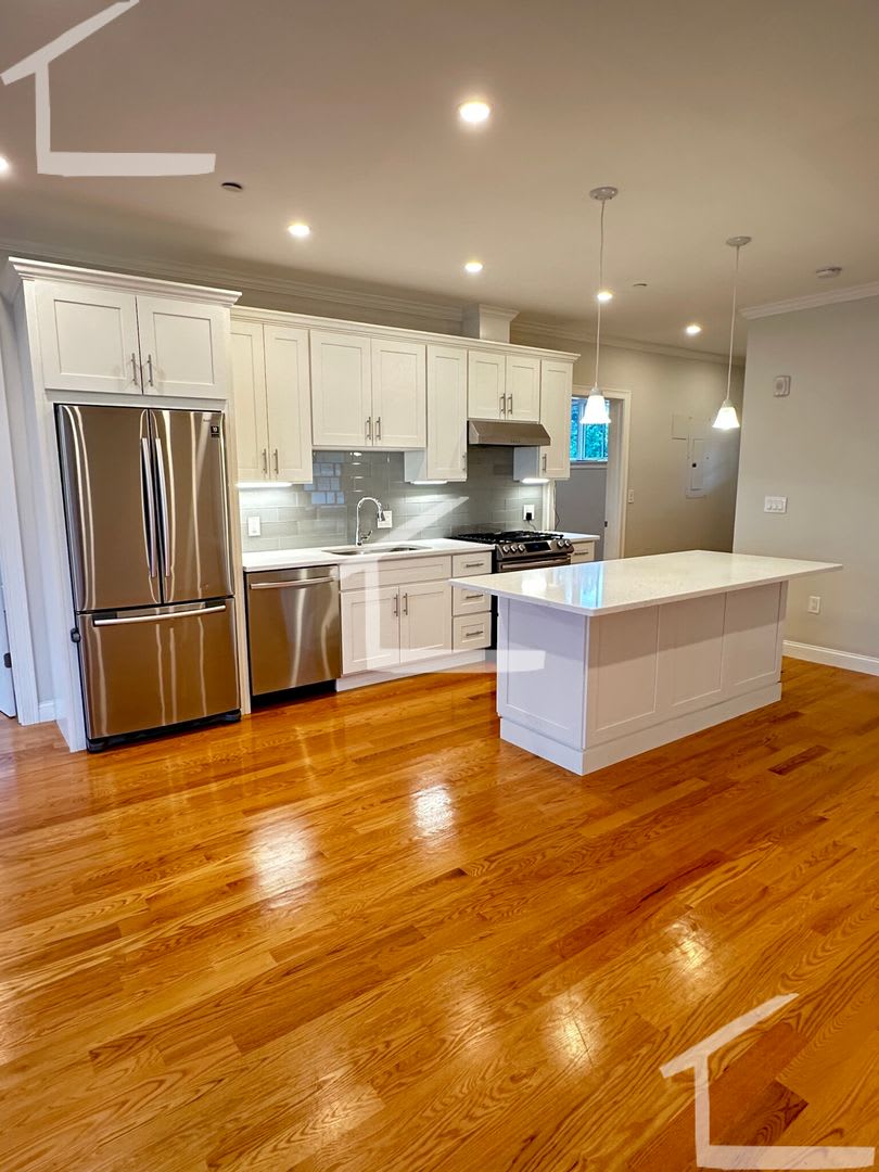 XL Luxury Gem Near Attractions w 2 Parking and 3 full bathrooms! Central Ht  AC