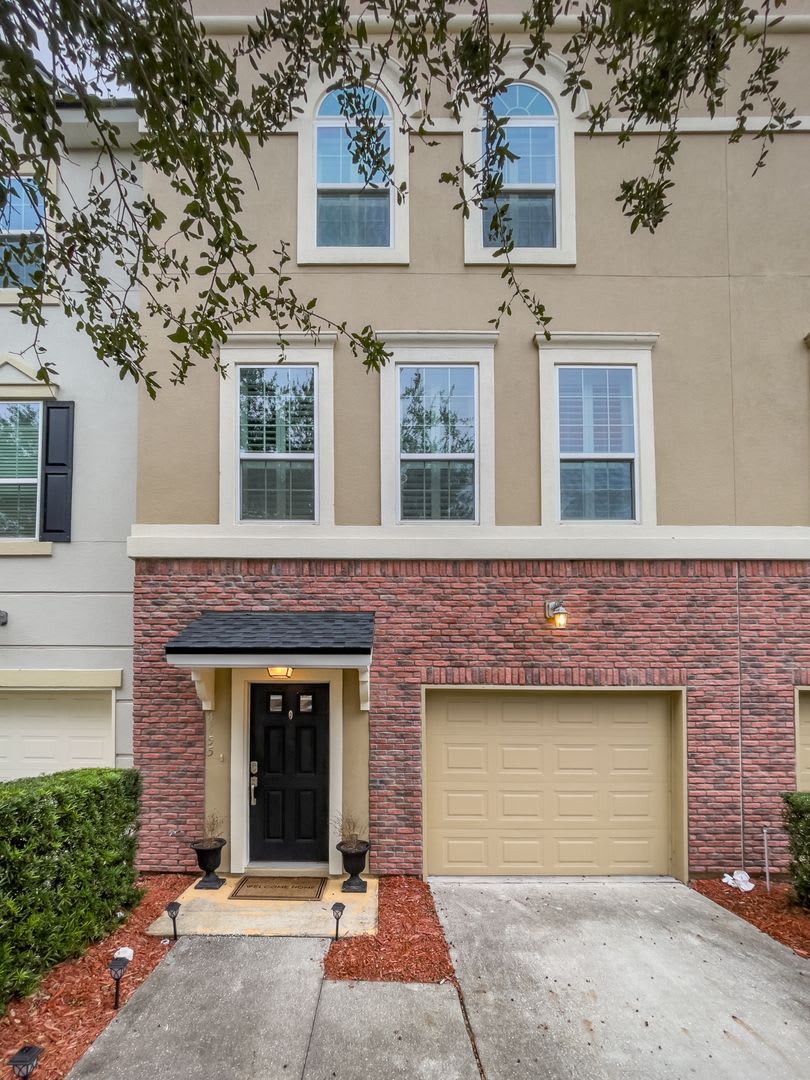 Beautiful 3 story townhome in St Johns Town center area
