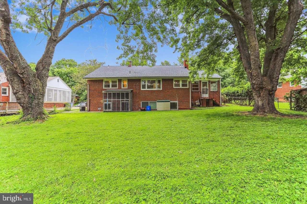 1702 FRANWALL Avenue