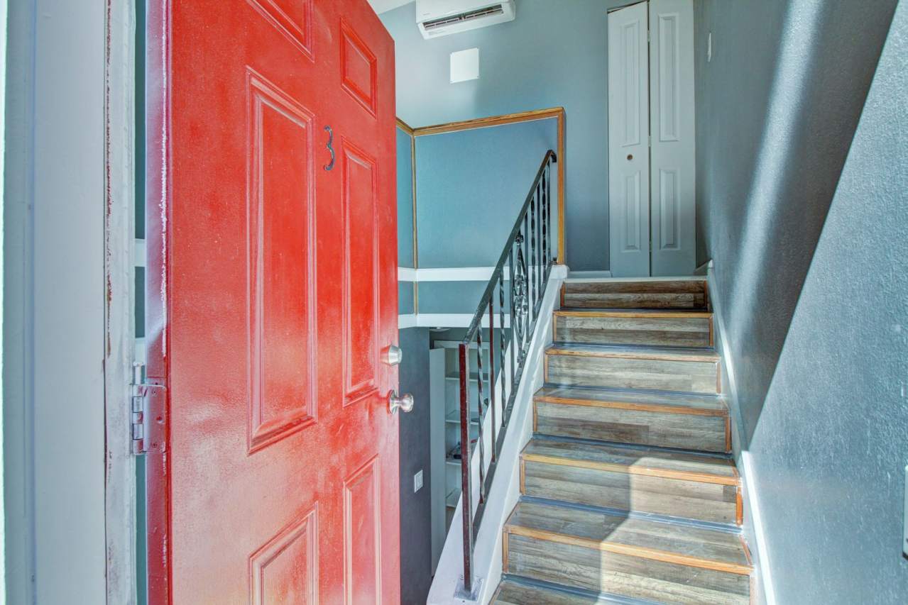 Remodeled 2 Bedroom in Lakewood! Great Location!