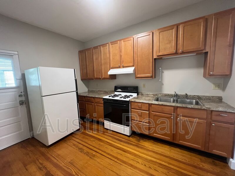 4932 Schollmeyer Ave.