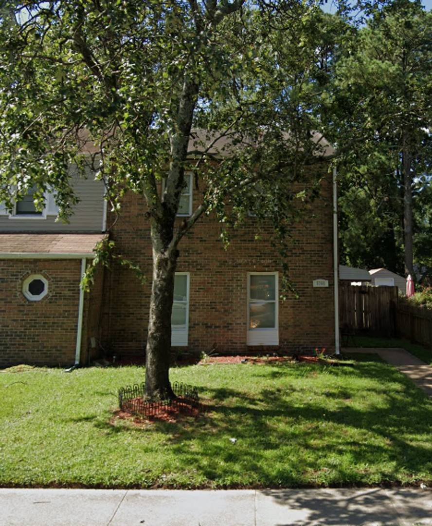 Charming Virginia Beach Townhouse: Comfort, Convenience, and Coastal Living Await!