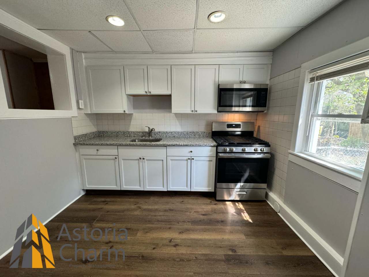 1BD/1BA + Den Townhouse For Rent!