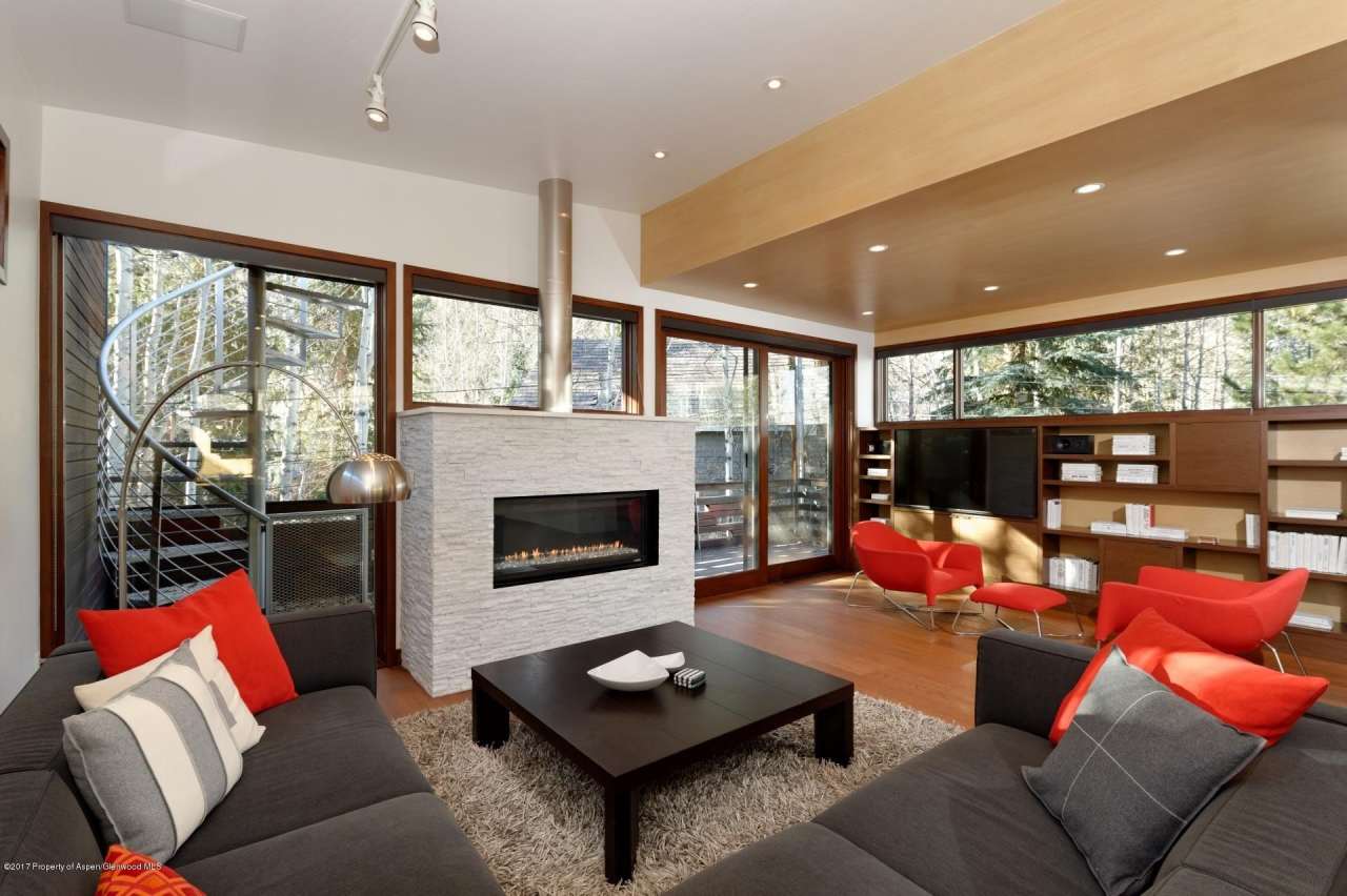 1291 Riverside Drive