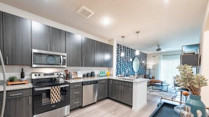 9225 N Lake Creek Pky