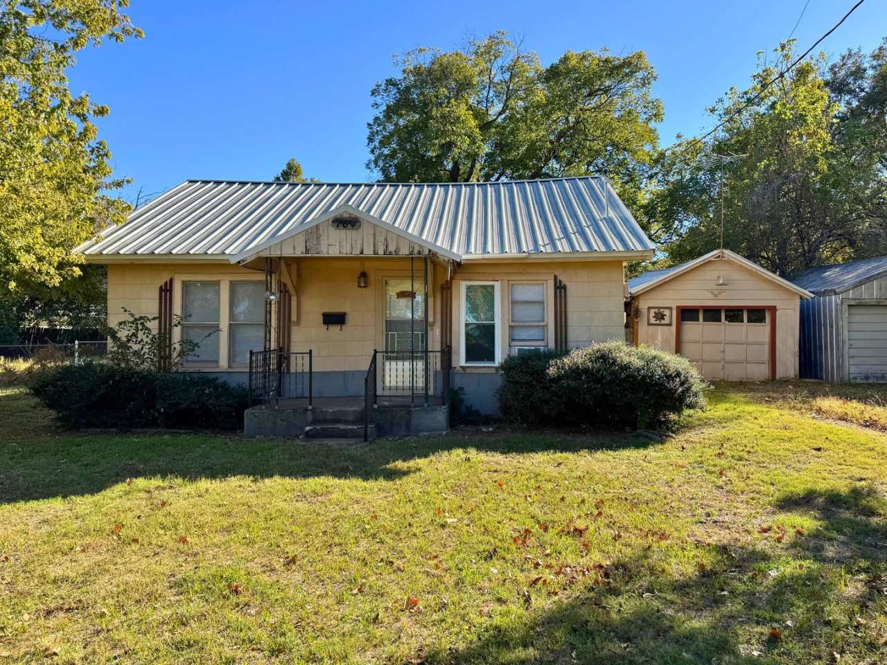 Quiet, 2 Bed 1 Bath Home In Burkburnett