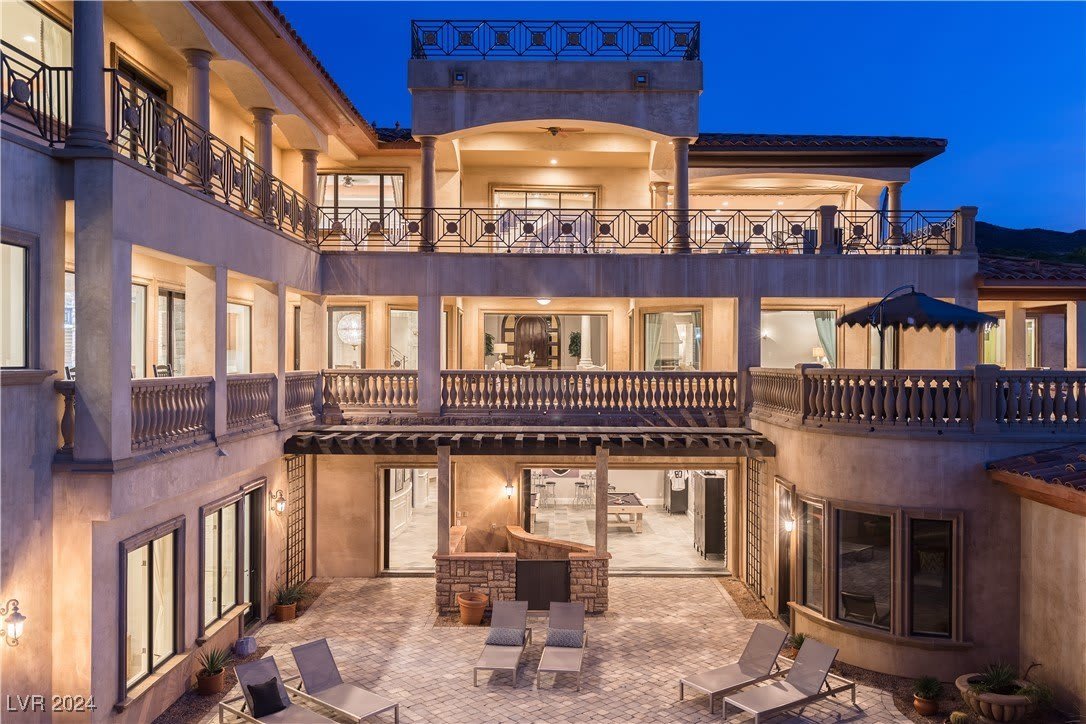 8 Rue Mediterra Drive