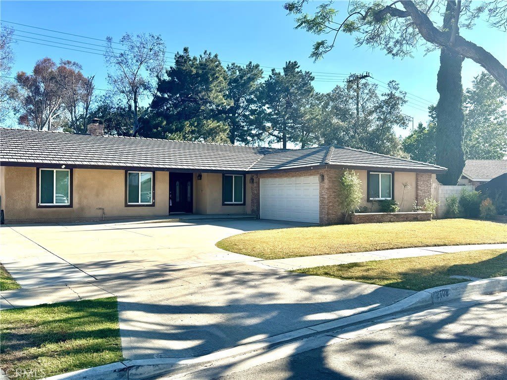 2708 E Lizbeth Avenue