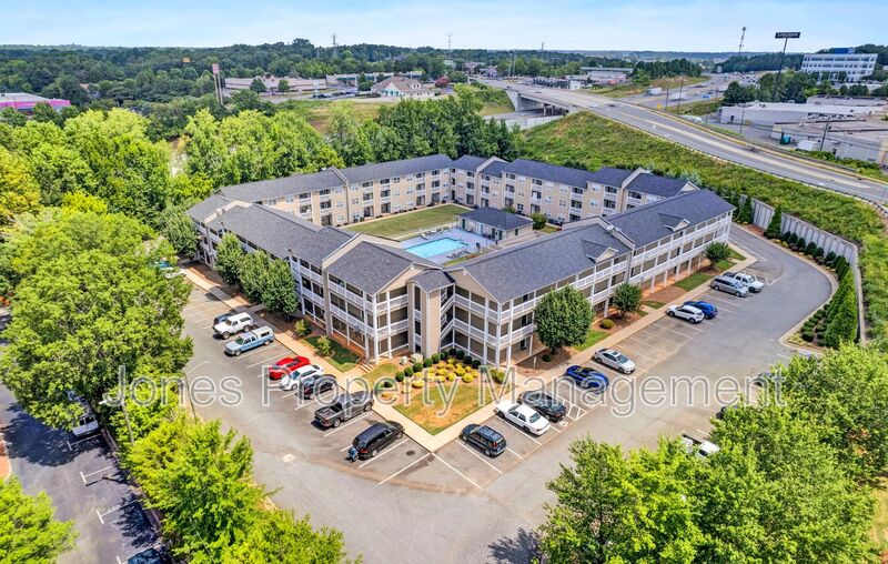 307 K Country Club Drive NE