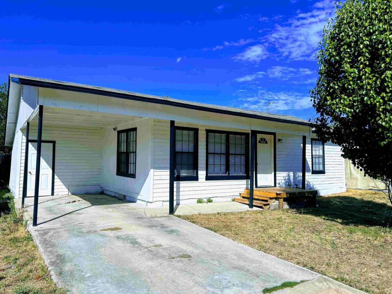 3-Bedroom Home with Large Yard – Close to Schools!