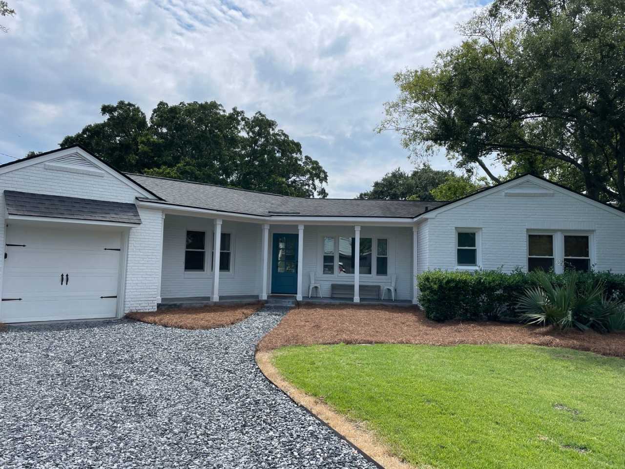 Old Village Cottage - 1.5 Blocks to Pitt Street Bridge