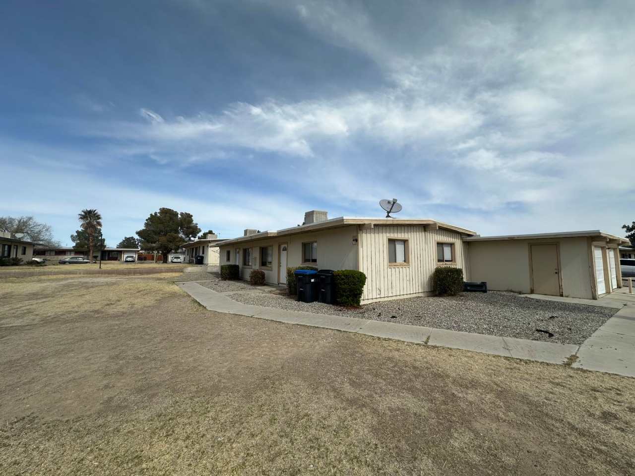 Cozy 2-Bedroom Apartment with Garage – Ready for You to Move In