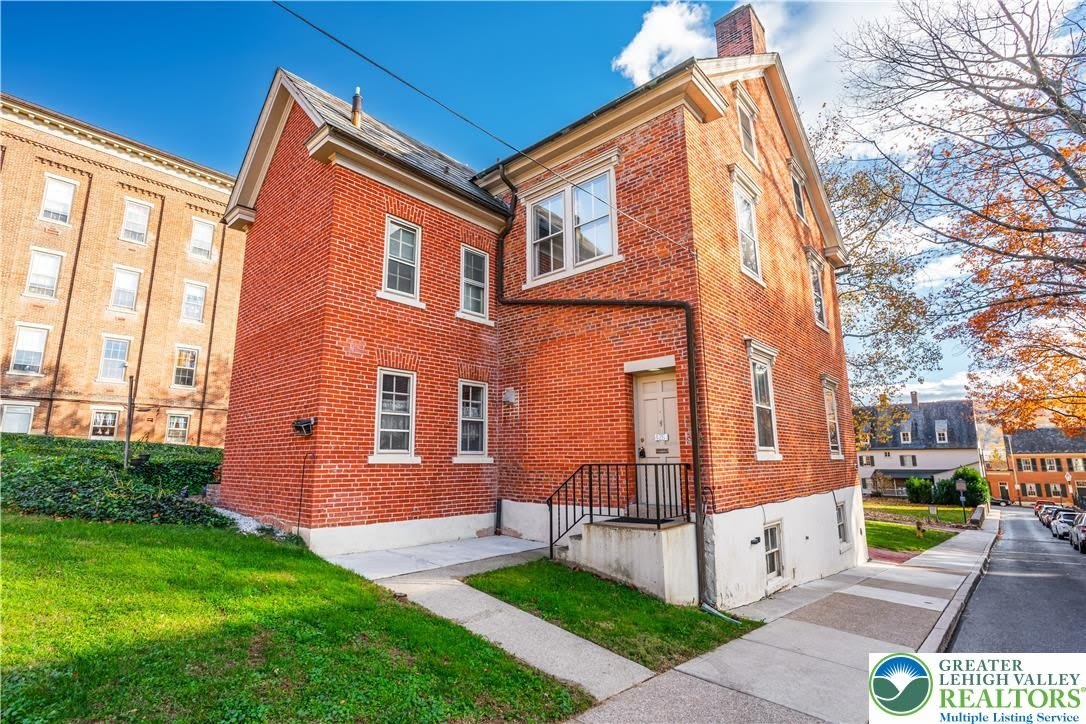 426 Heckewelder Place unit: 2