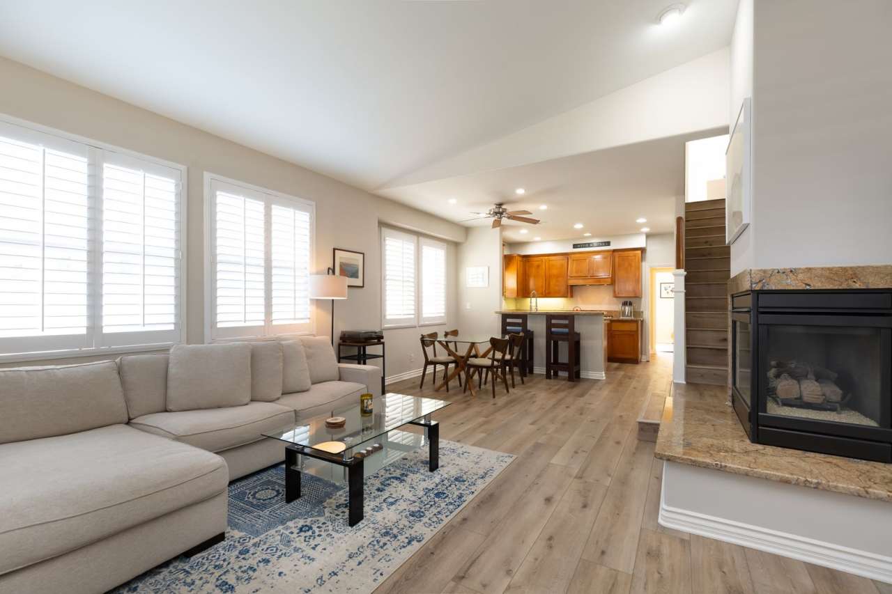 Luxury 2 Bedroom 2 Bath Townhouse w/ gourmet Kitchen in Mission Hills