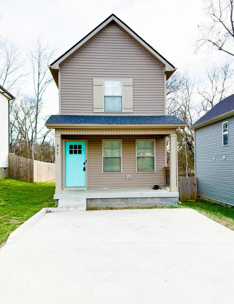 2 Bedroom 2 1/2 Bathroom Home!