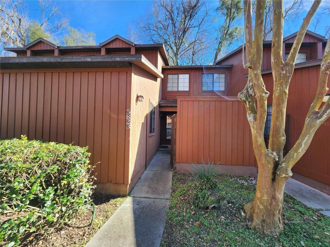 5823 SW 9 PLACE