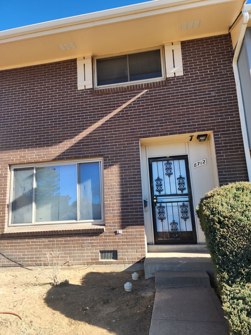 8712 Mariposa St