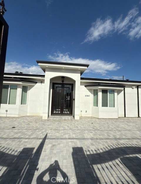 6940 longridge Avenue