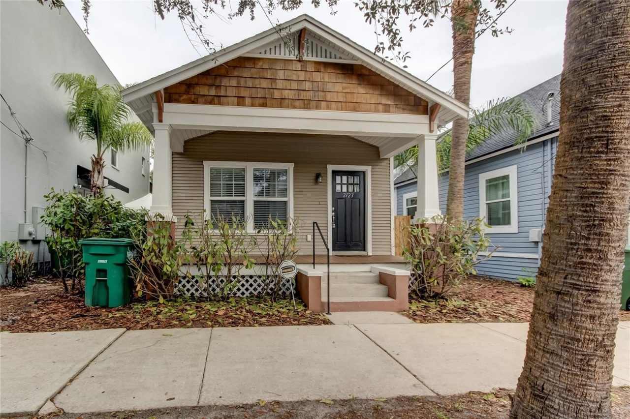 2123 W SPRUCE STREET