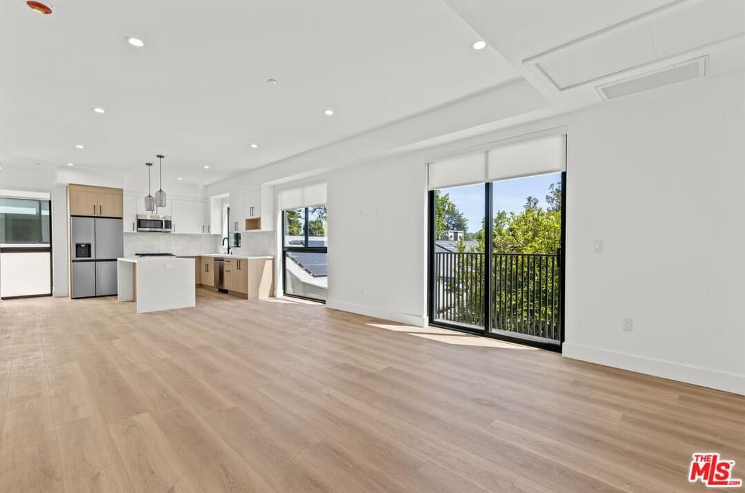 5839 Kester Ave unit: 2