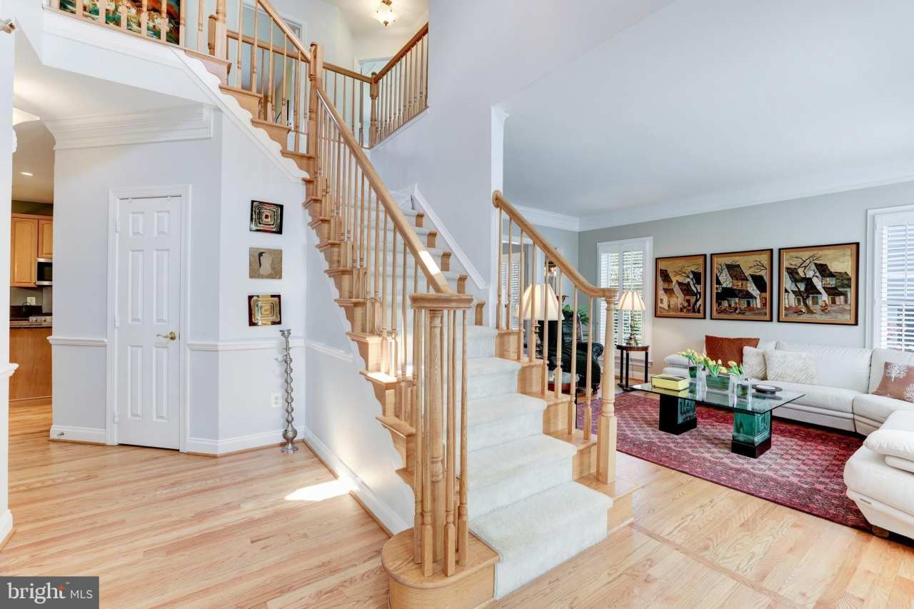 2945 OAKTON KNOLL Court