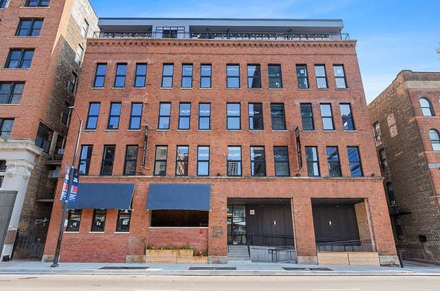 153 W Ohio Street unit: 403