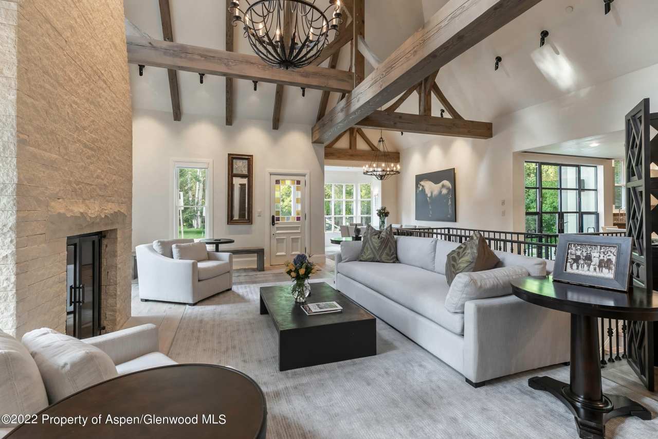 135 W Hopkins Avenue