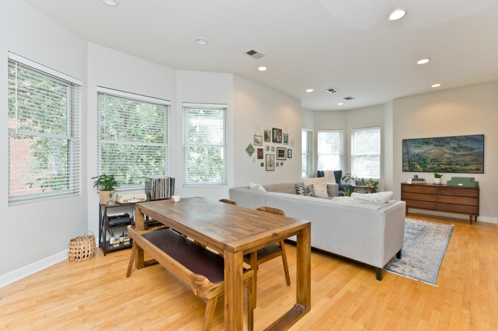 3656 North Paulina Street