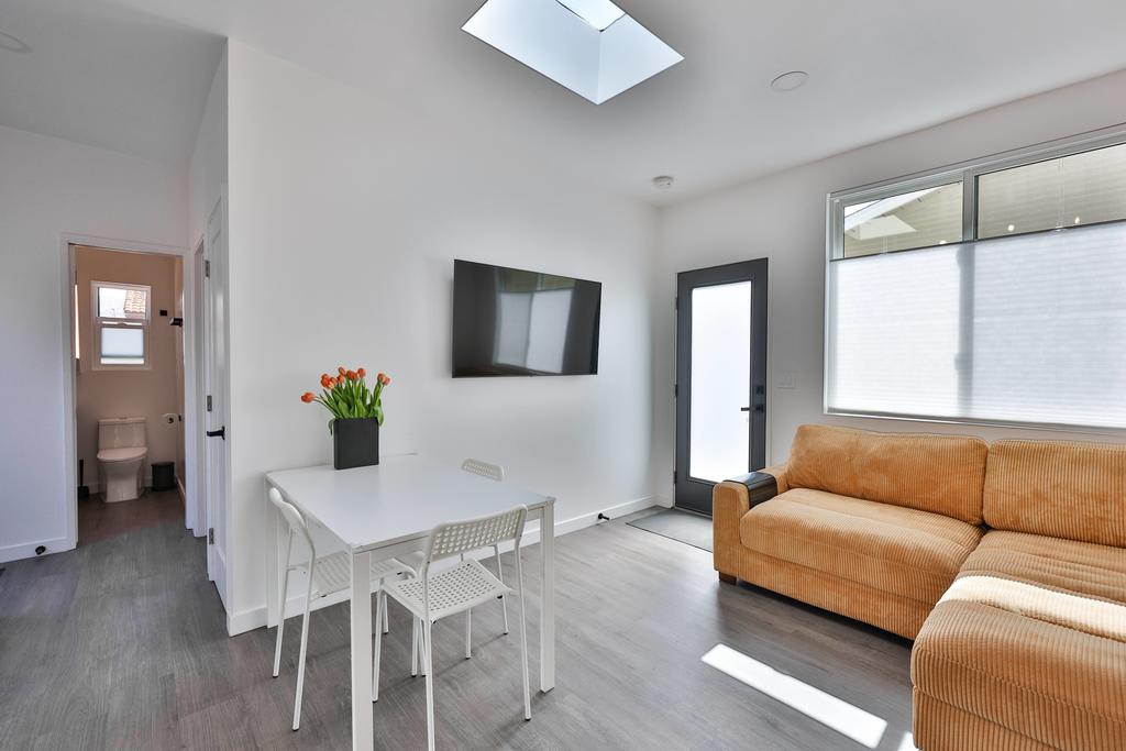 3407 N. Mountain View Dr