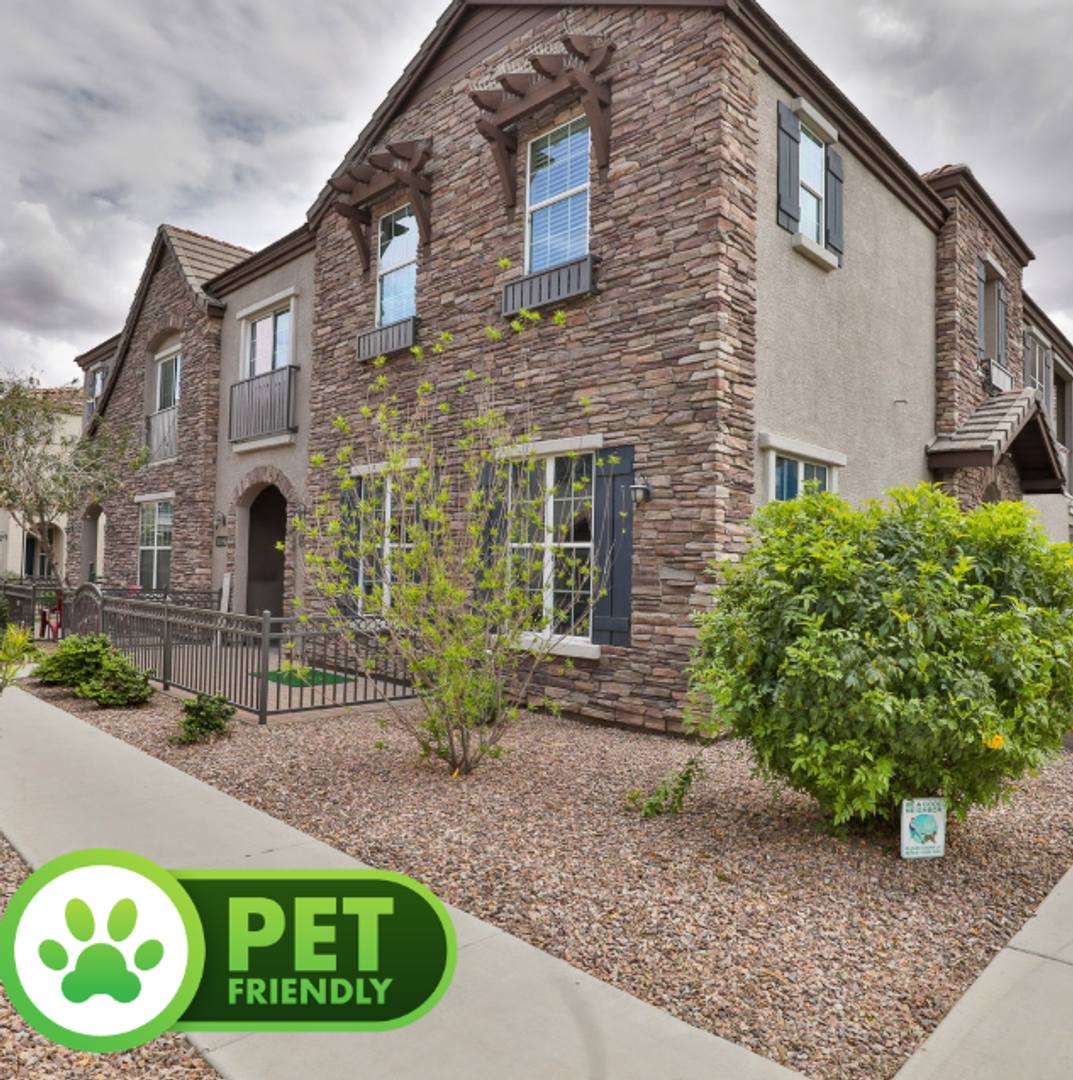 3 bed/2.5 bath Condo in Gilbert’s Lofts in Power Ranch