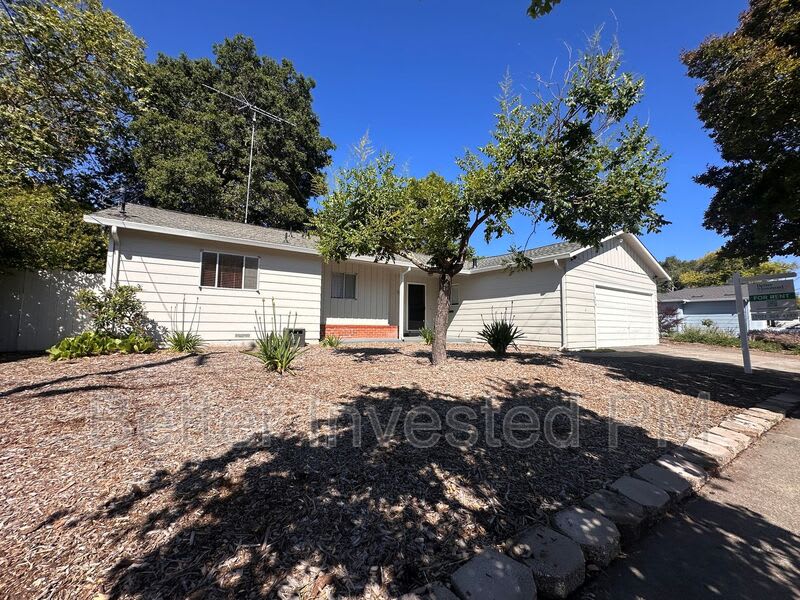719 Parkside Dr