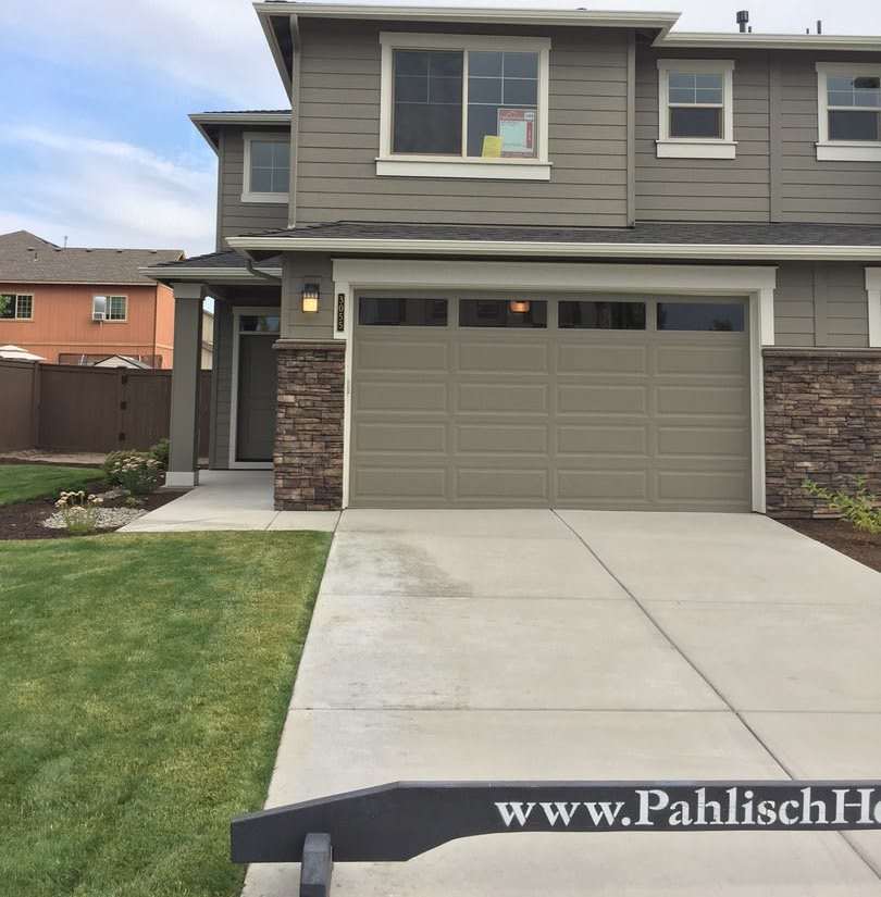 3 Bed/2.5 Bath Townhome in the Deer Crossing Community