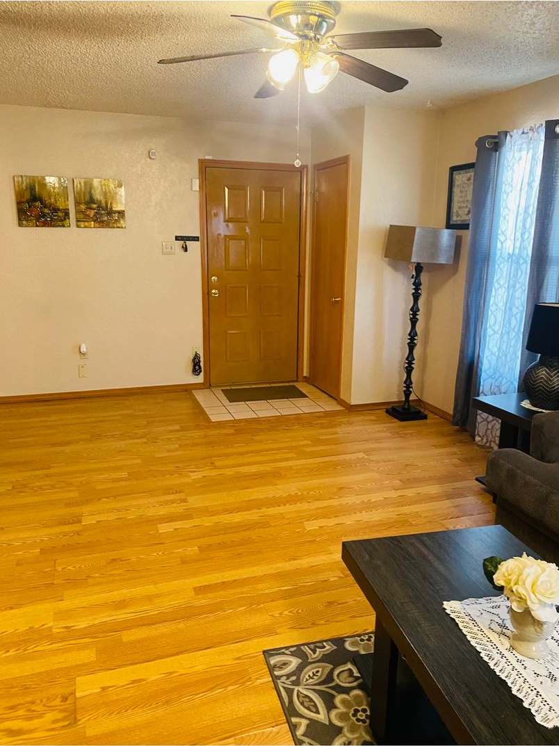 Beautiful 2 Bed/2 Bath with a Fireplace!