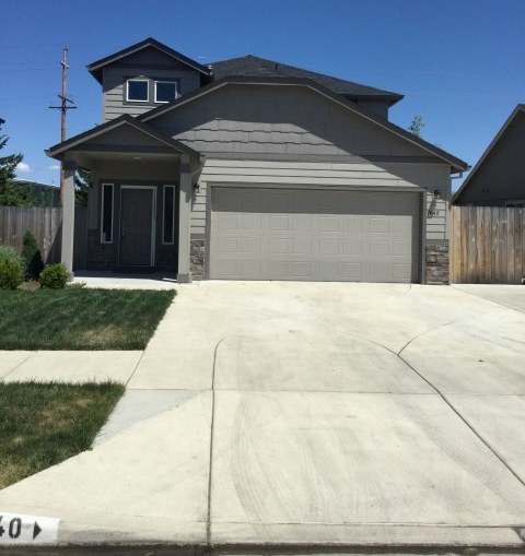 Beautiful 3 bedroom, 2.5 bath in the Hampton Place/Candlewood Estates!