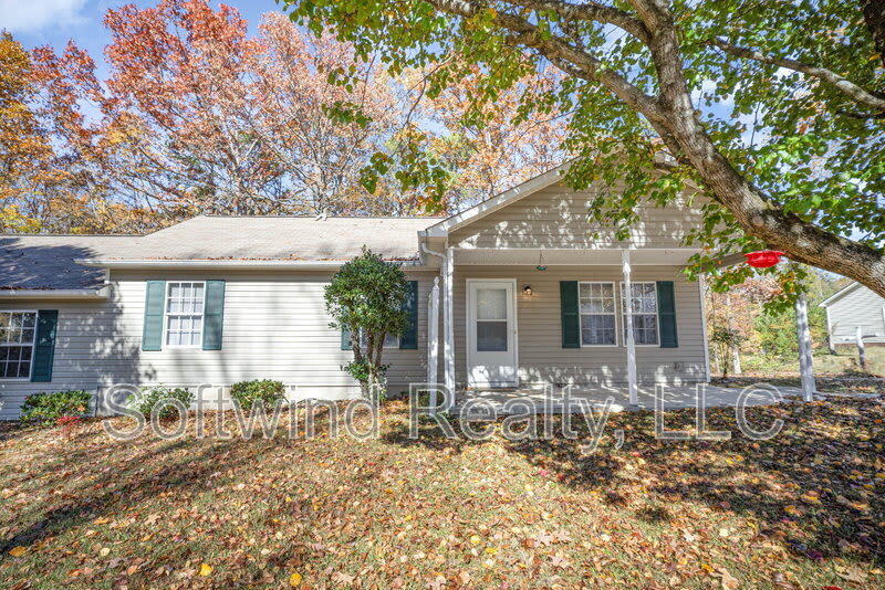 290 South Circle Northwest