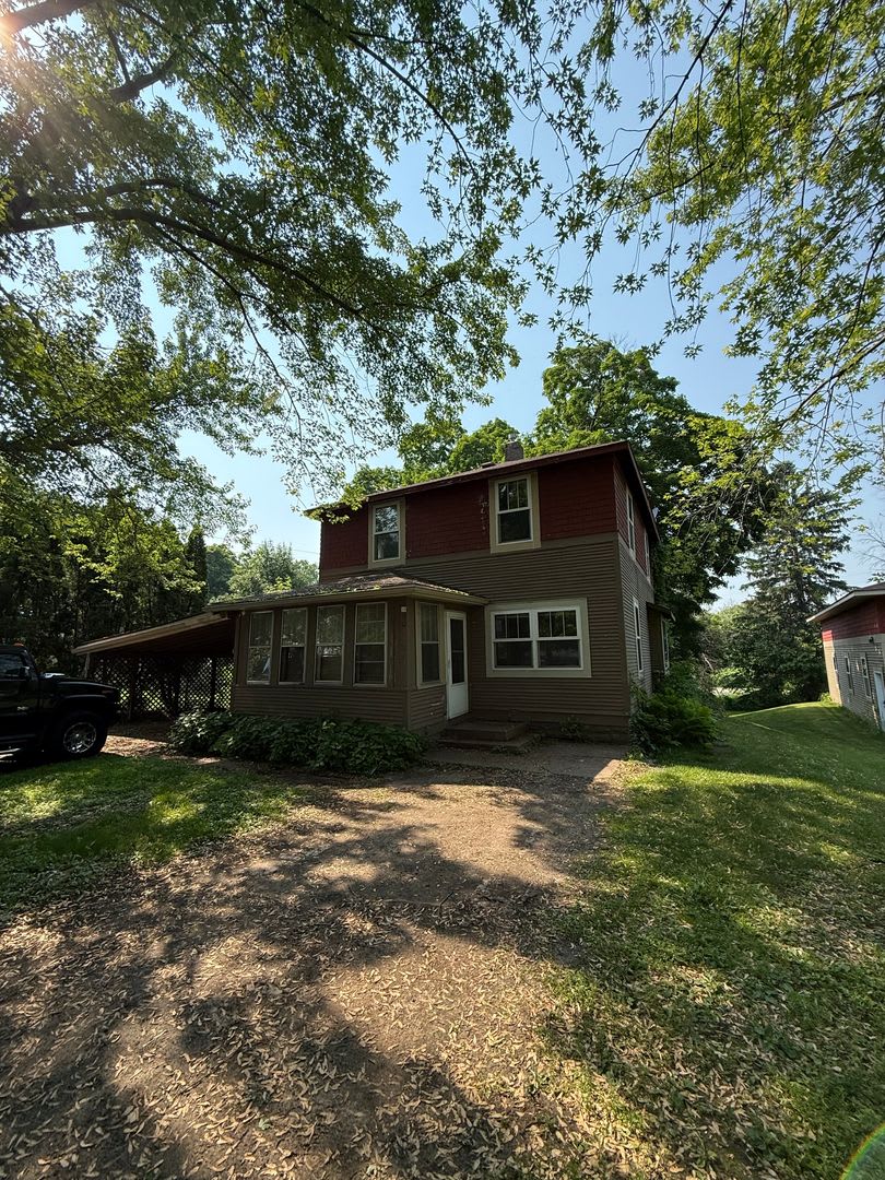 Charming 3-Bedroom Single Family Home in Center City – Ideal Location Near Lakes, Dining  More!