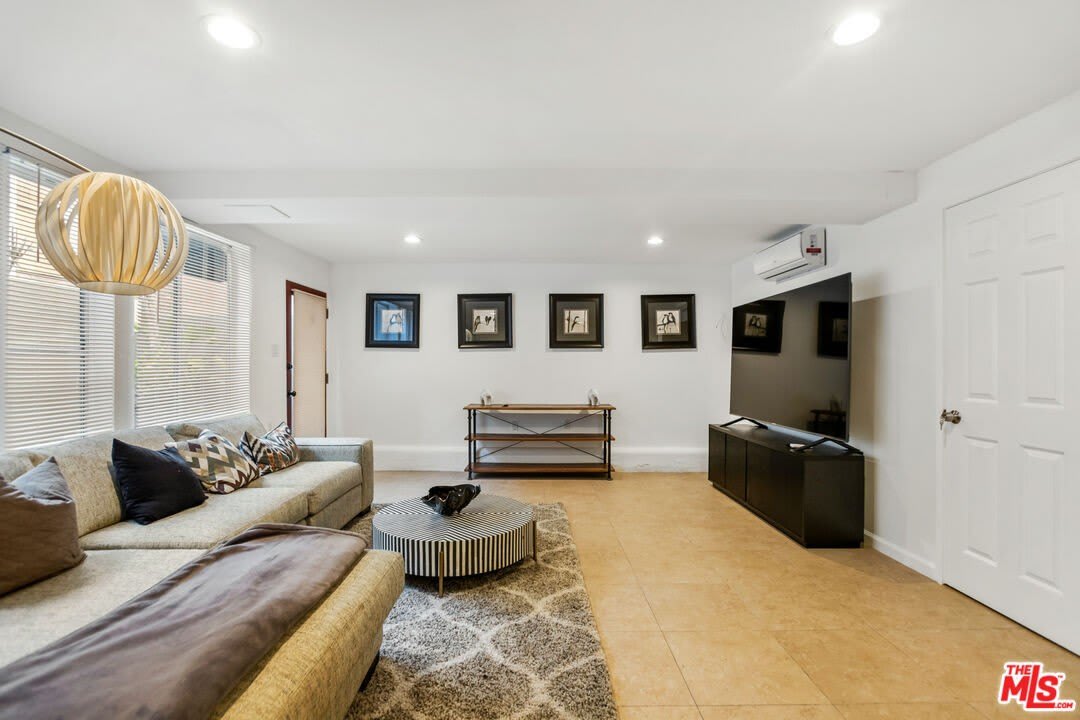 917 N Curson Ave unit: #21