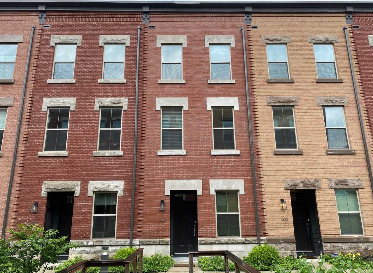 Stunning 3-Bedroom Townhome with One-Car Garage and Private Balcony! Available mid-October!