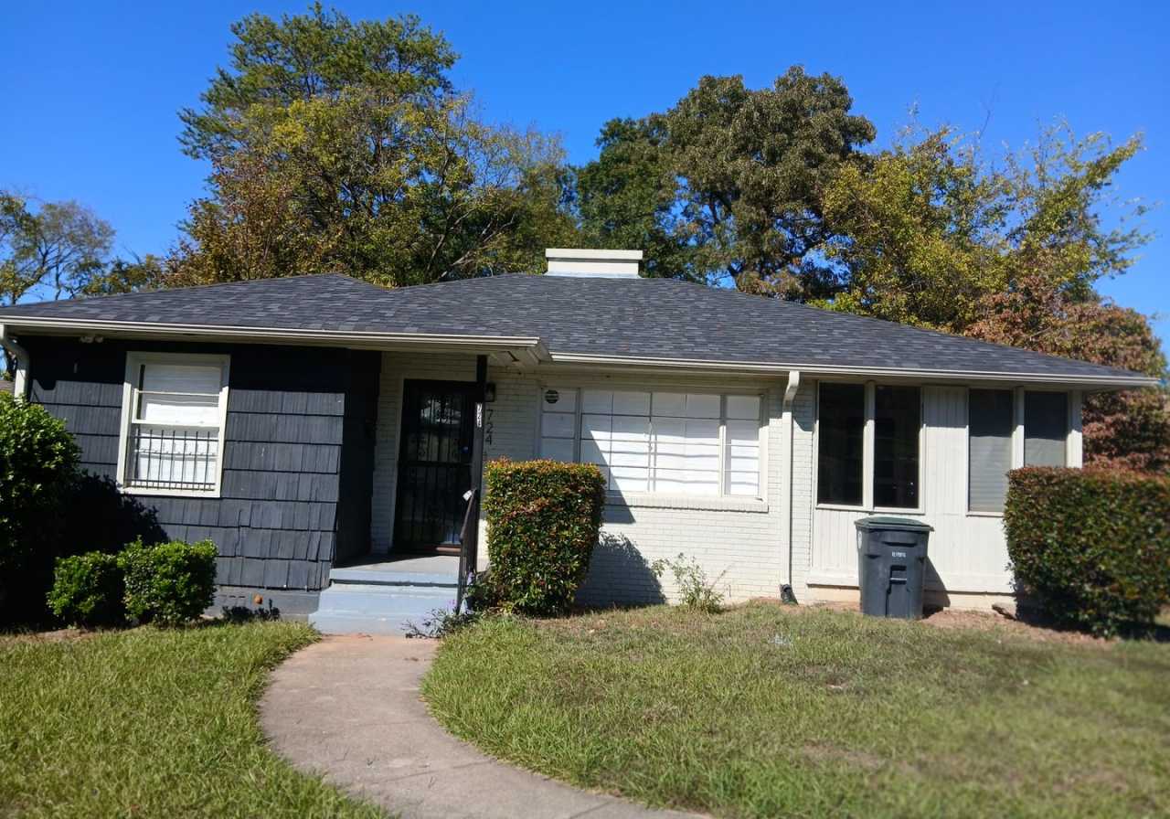 Spacious 4 Bedroom Home in Well Kept Community