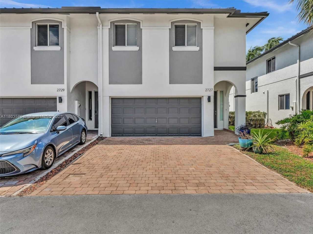 2727 Treasure Cove Cir