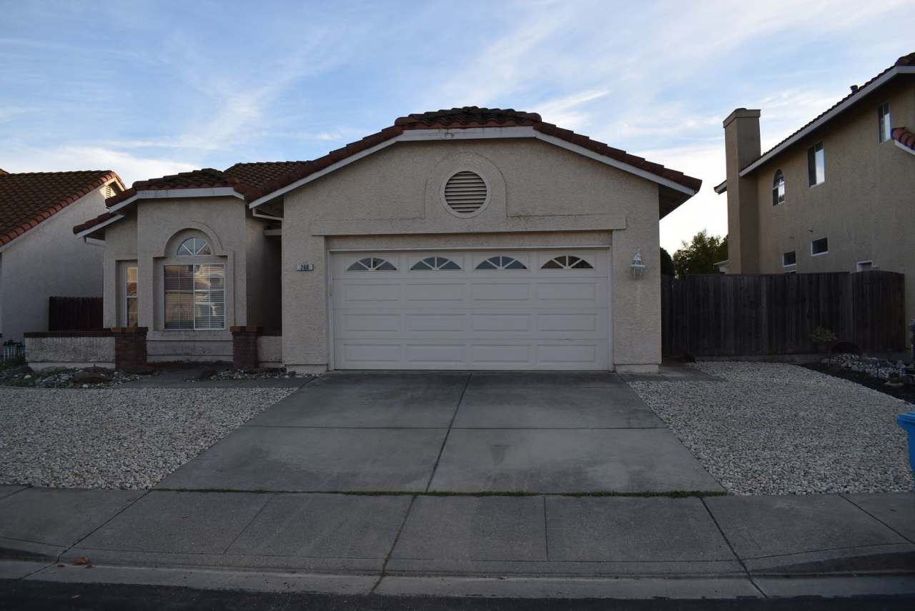 Single story 4 bedroom close to TAFB!