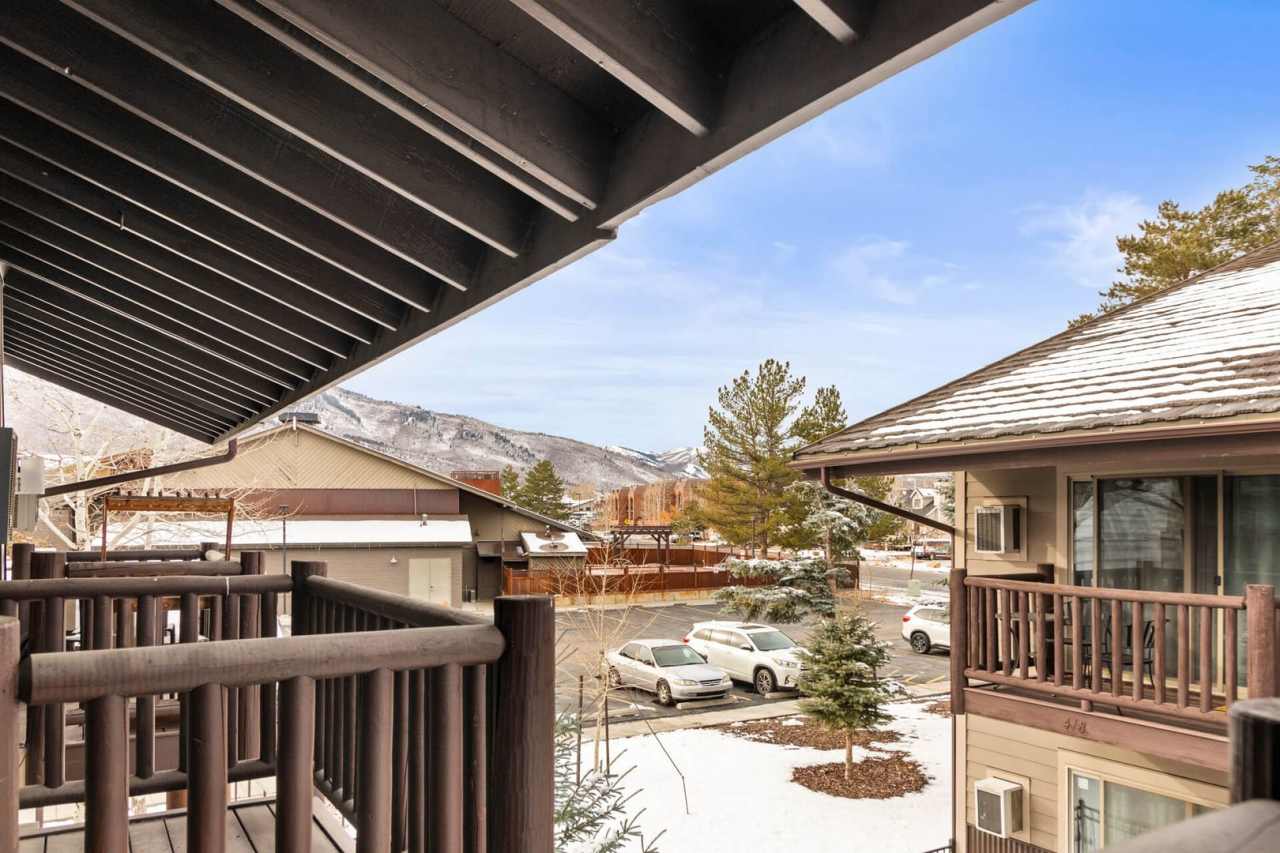 Modern Studio Home in Desirable Prospector Park City