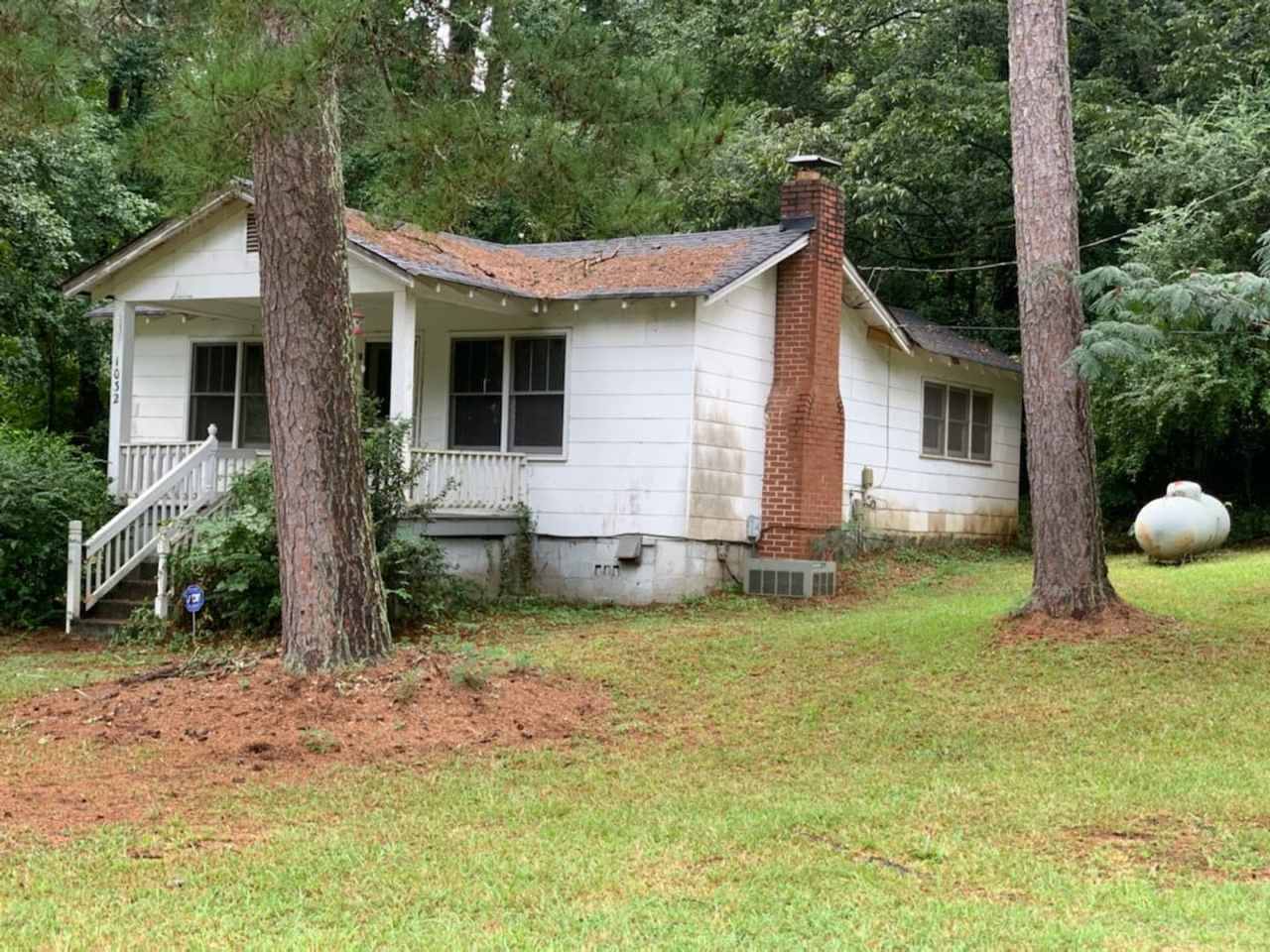 **PRICE IMPROVEMENT** 1032 HWY 54 W: Quaint  cozy 1BD, 1BA home that has lake view. Short distance to hospital, shopping,  restaurants. AVAILABLE NOW!