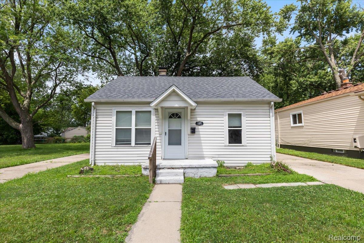 125 East Brickley Avenue