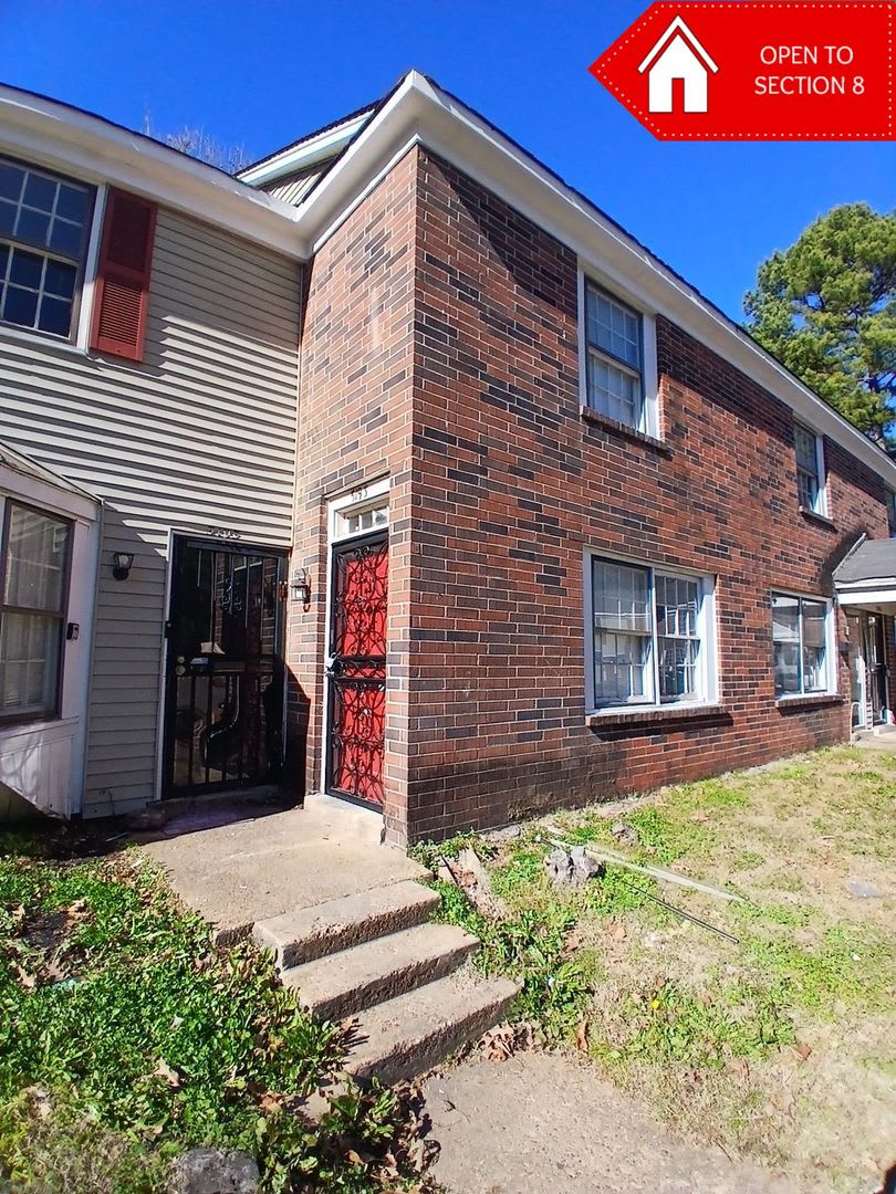 Updated 2 Bedroom 1.5 Bath Townhome