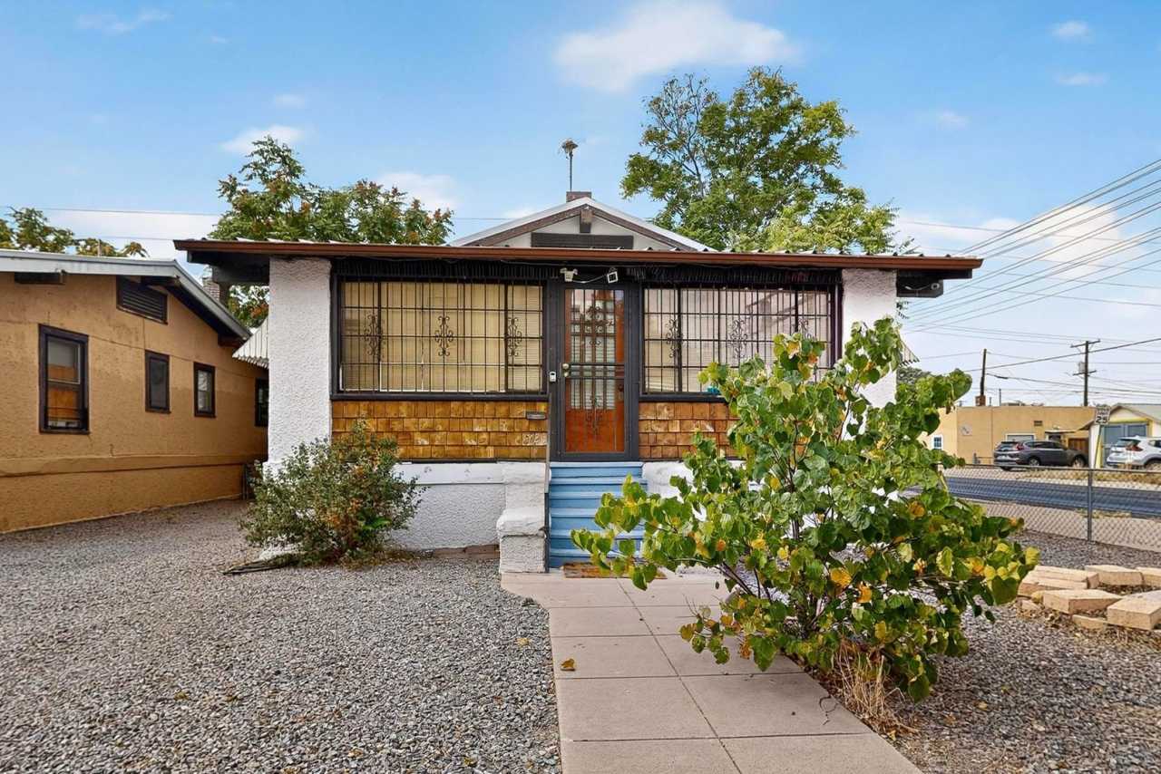 Downtown BUNGALOW 2 Bedroom 1 Bath